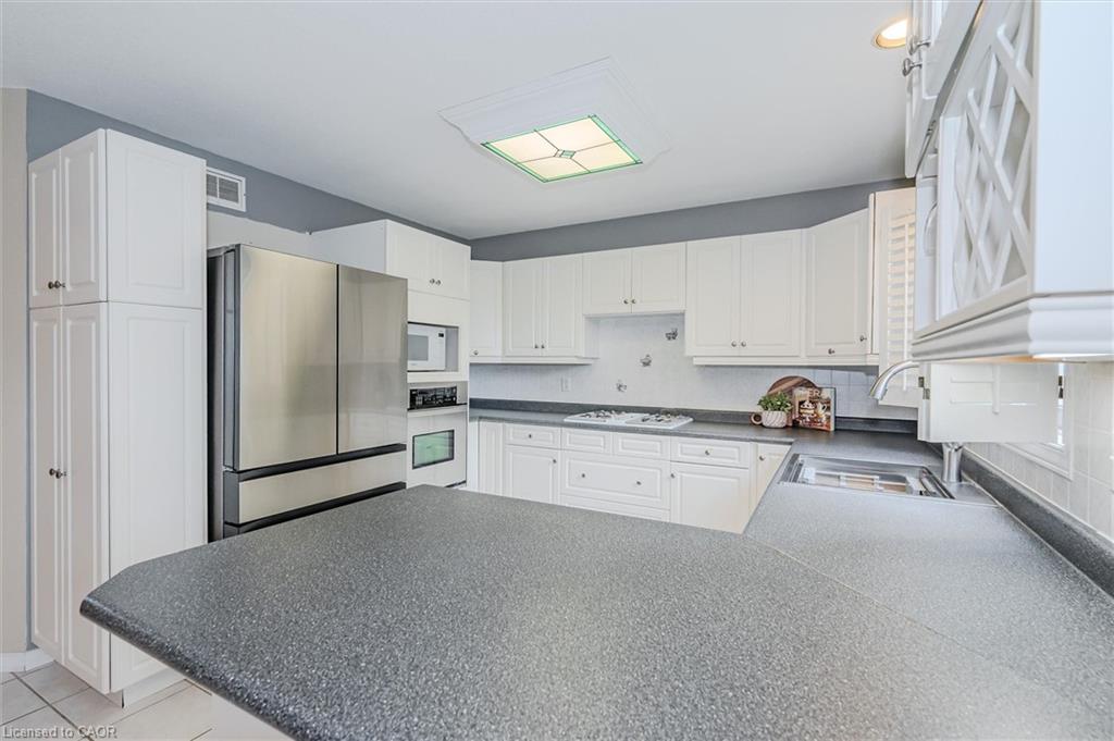 2 Oakridge Crescent