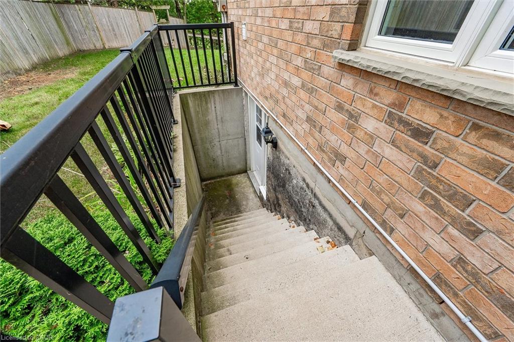 2 Oakridge Crescent