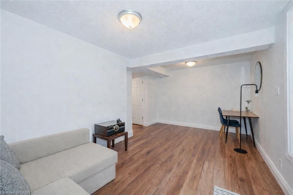 2 Oakridge Crescent