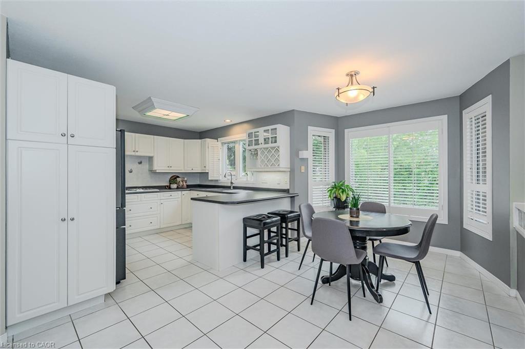 2 Oakridge Crescent