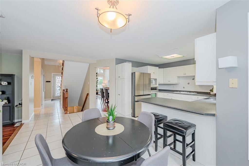2 Oakridge Crescent