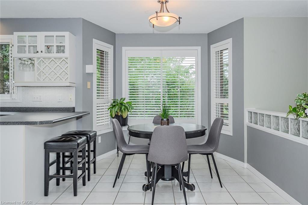 2 Oakridge Crescent