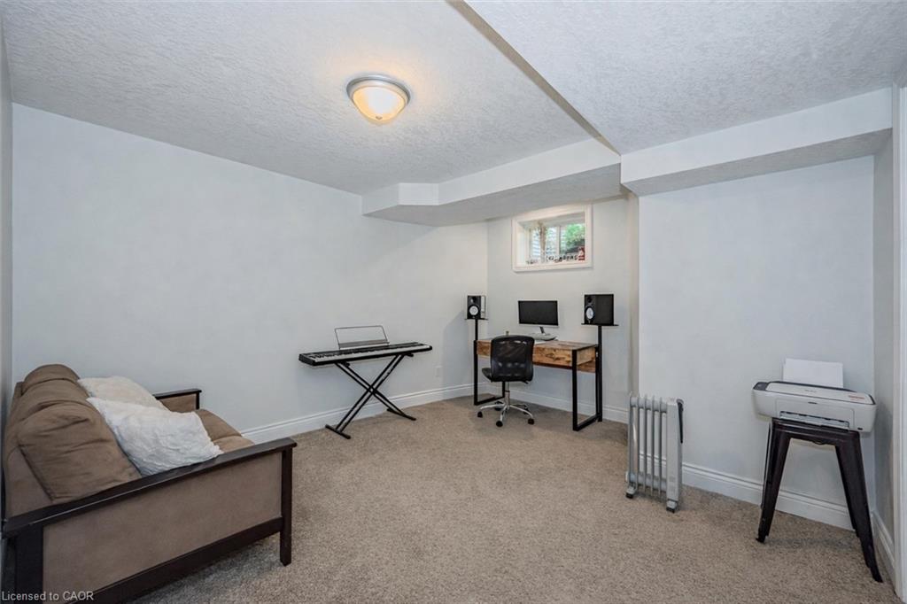 2 Oakridge Crescent