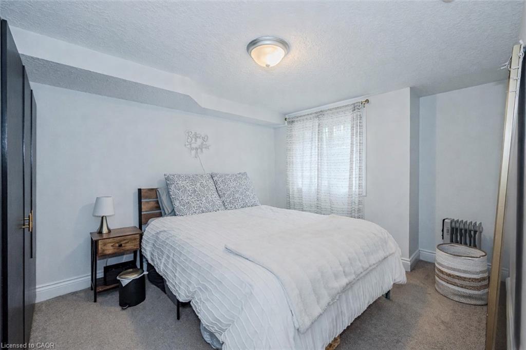 2 Oakridge Crescent