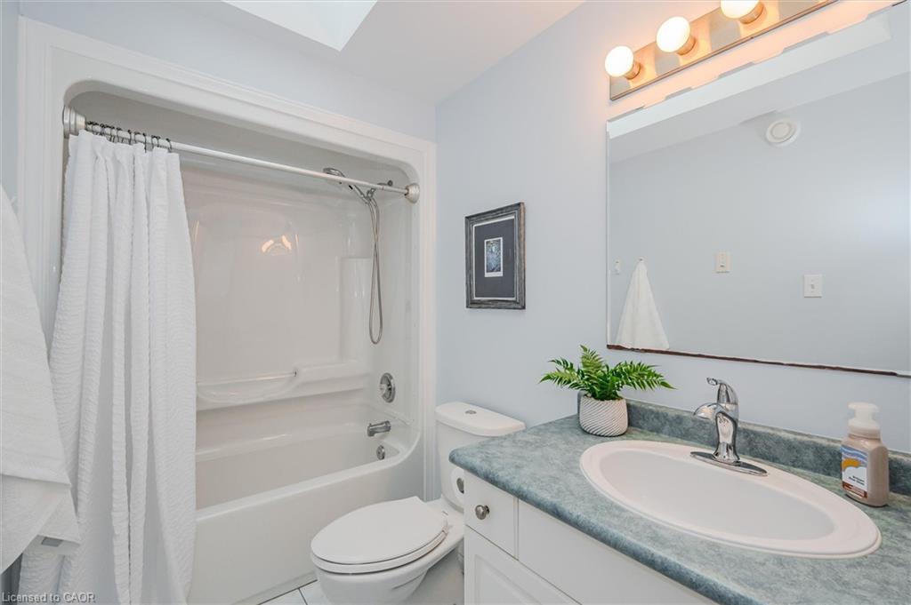 2 Oakridge Crescent