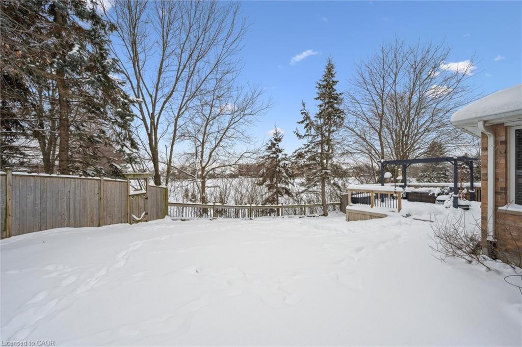 2 Oakridge Crescent