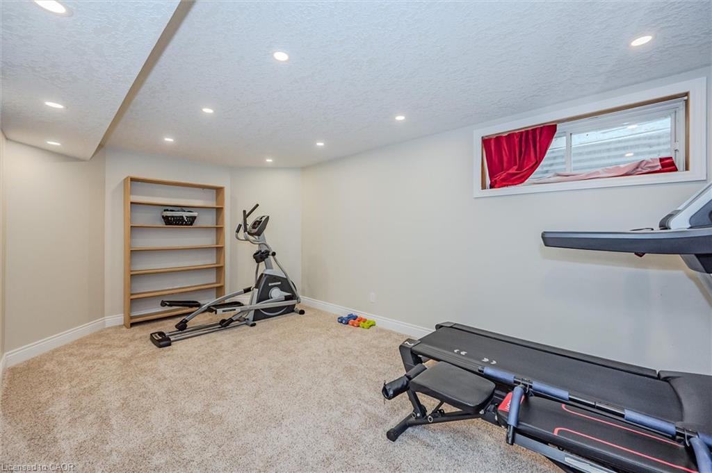 2 Oakridge Crescent