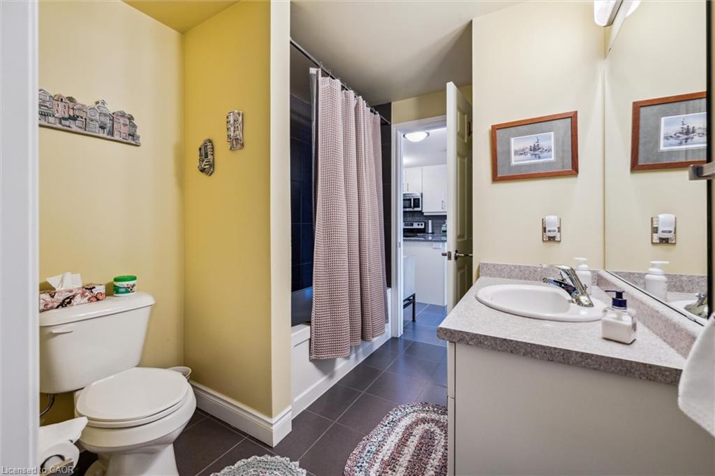 202-106 Bard Boulevard Unit: 202
