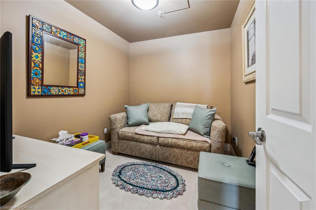 202-106 Bard Boulevard Unit: 202