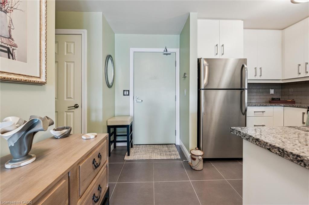 202-106 Bard Boulevard Unit: 202
