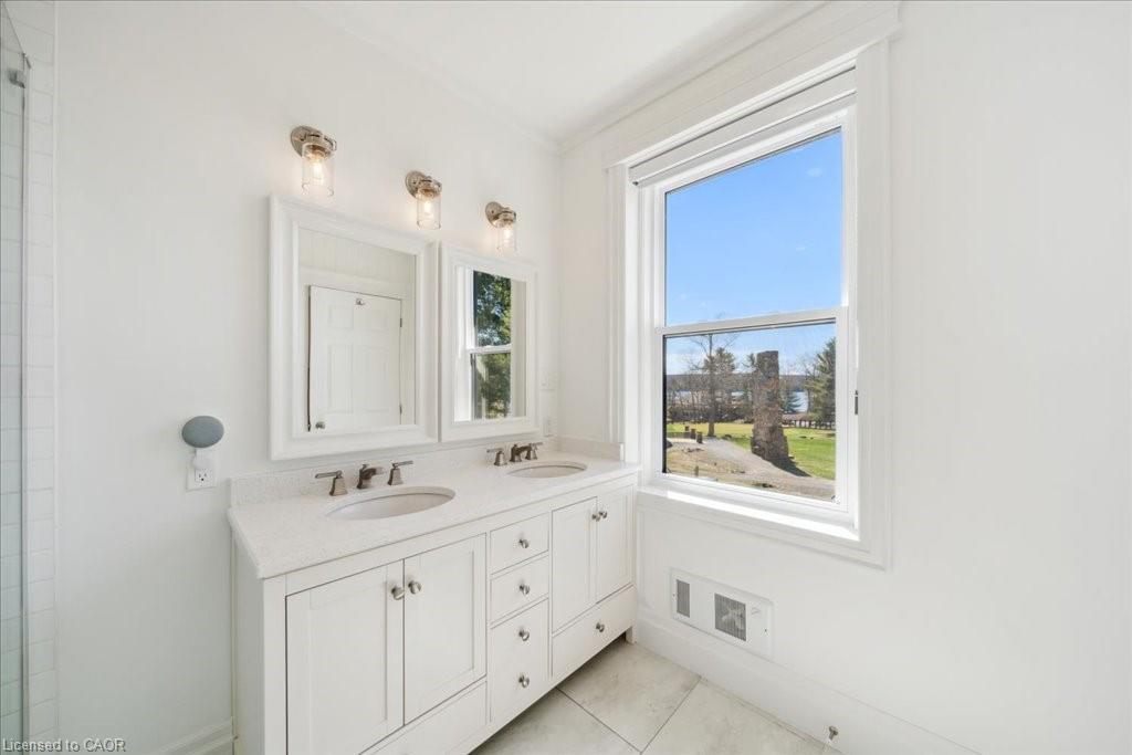 12 Bigwin Island Road Unit: 202/206