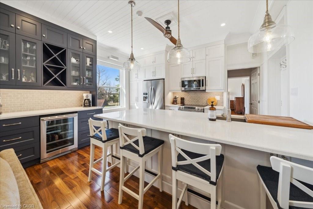 12 Bigwin Island Road Unit: 202/206