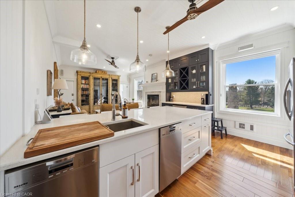 12 Bigwin Island Road Unit: 202/206