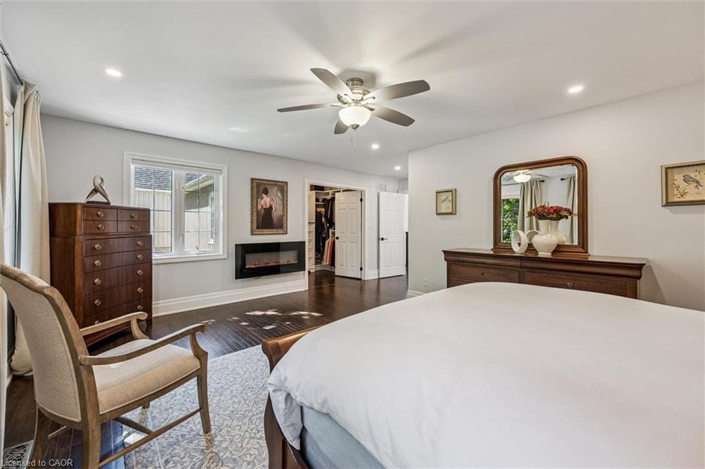 11-25 Manor Park Crescent Unit: 11