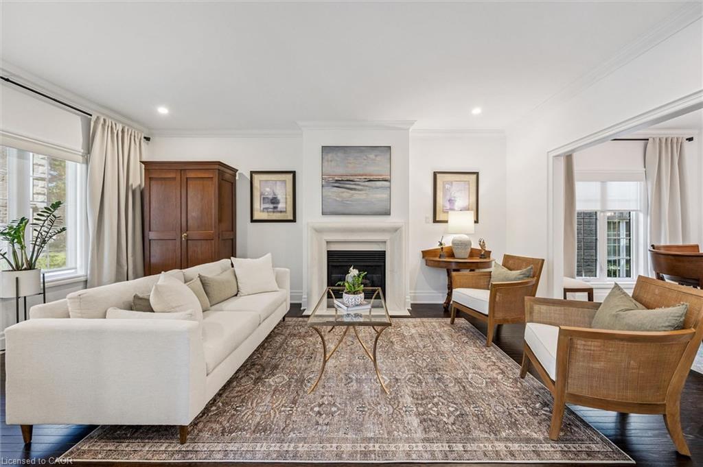 11-25 Manor Park Crescent Unit: 11