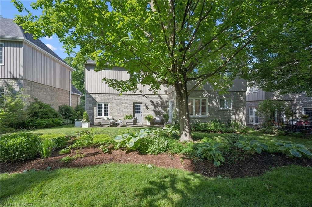 11-25 Manor Park Crescent Unit: 11