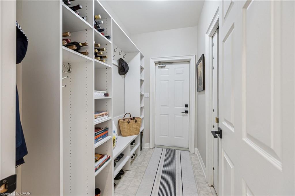 11-25 Manor Park Crescent Unit: 11