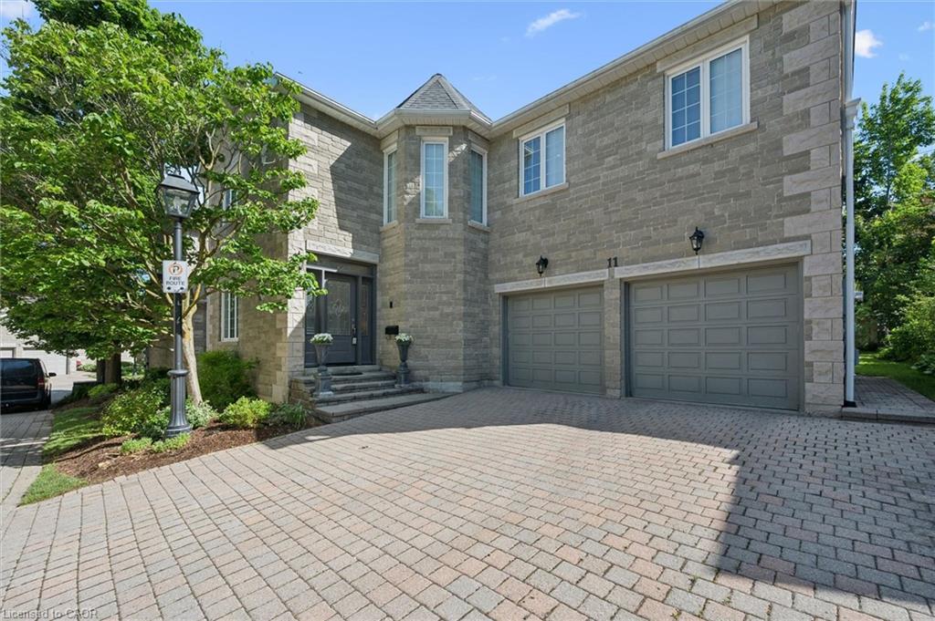 11-25 Manor Park Crescent Unit: 11