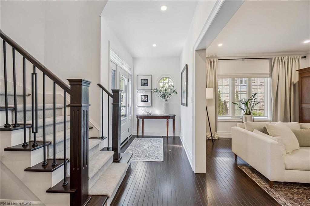 11-25 Manor Park Crescent Unit: 11