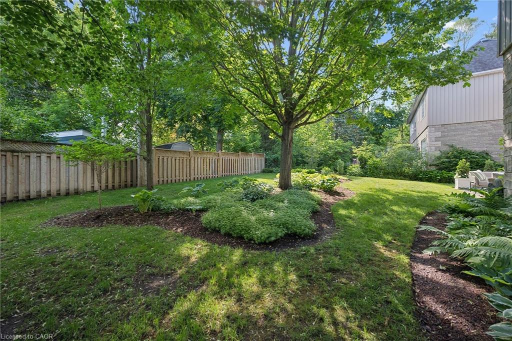11-25 Manor Park Crescent Unit: 11