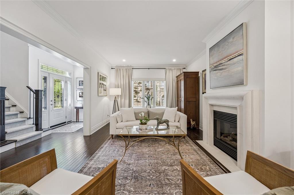 11-25 Manor Park Crescent Unit: 11