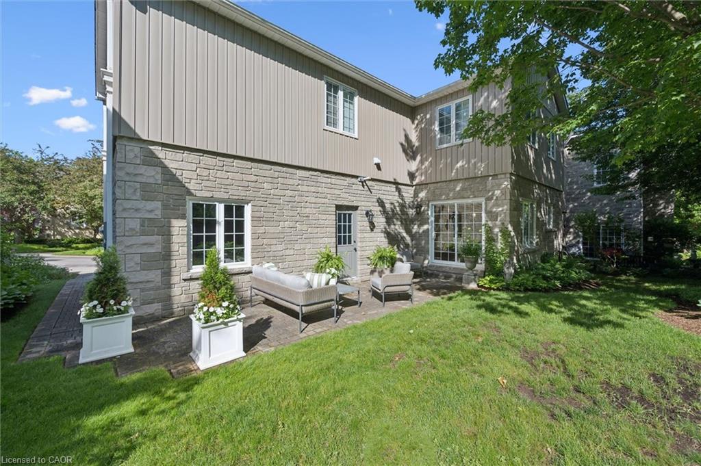 11-25 Manor Park Crescent Unit: 11