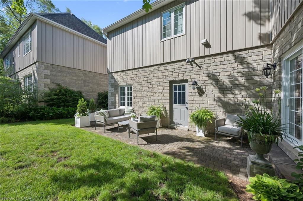 11-25 Manor Park Crescent Unit: 11