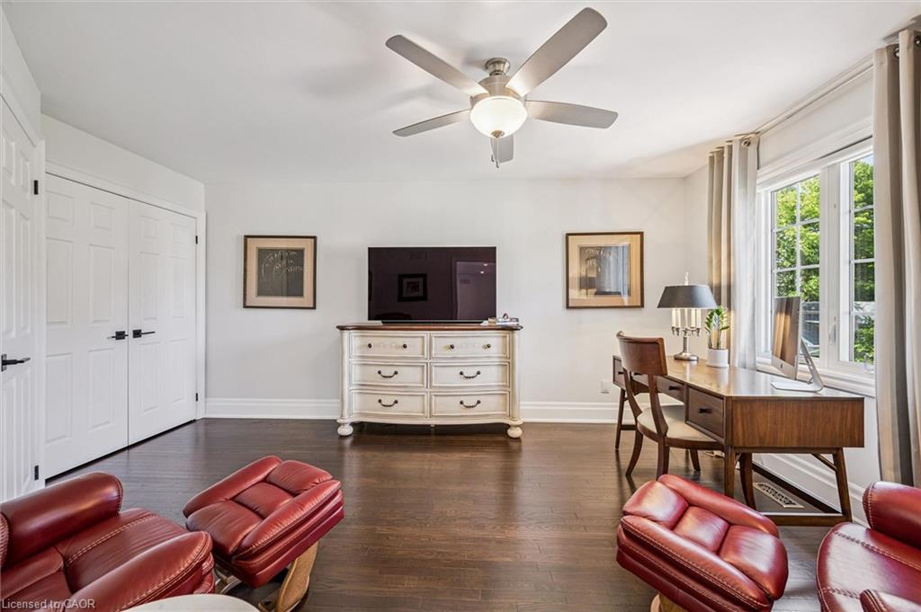 11-25 Manor Park Crescent Unit: 11