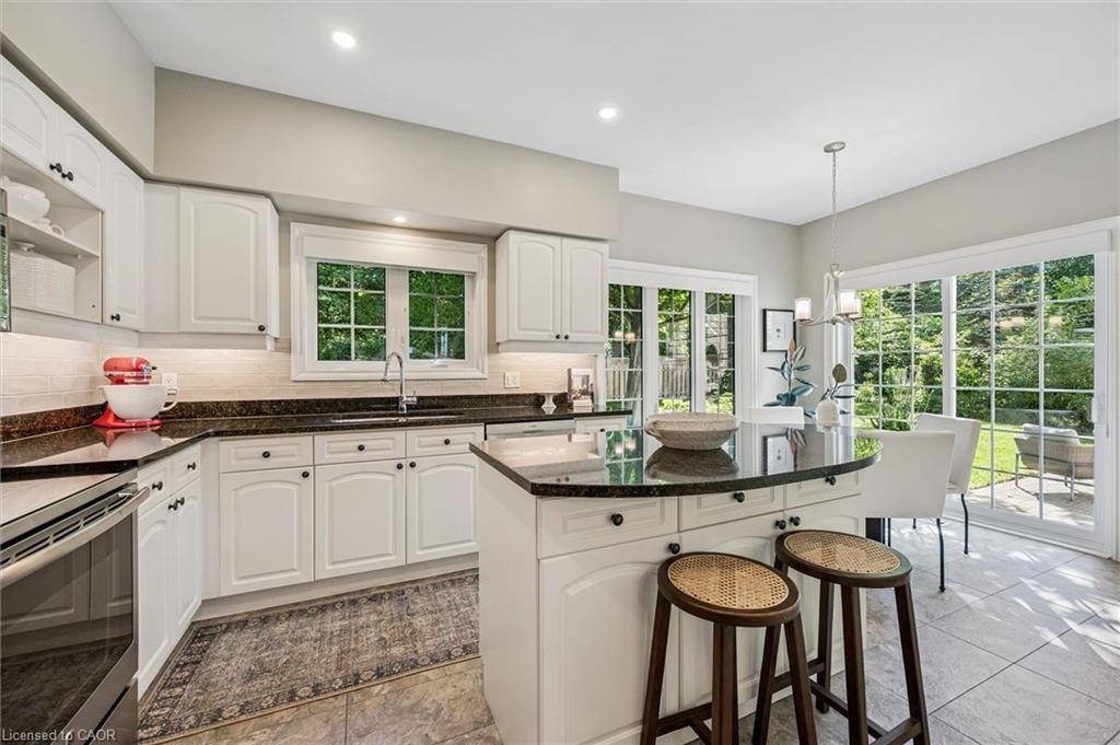 11-25 Manor Park Crescent Unit: 11