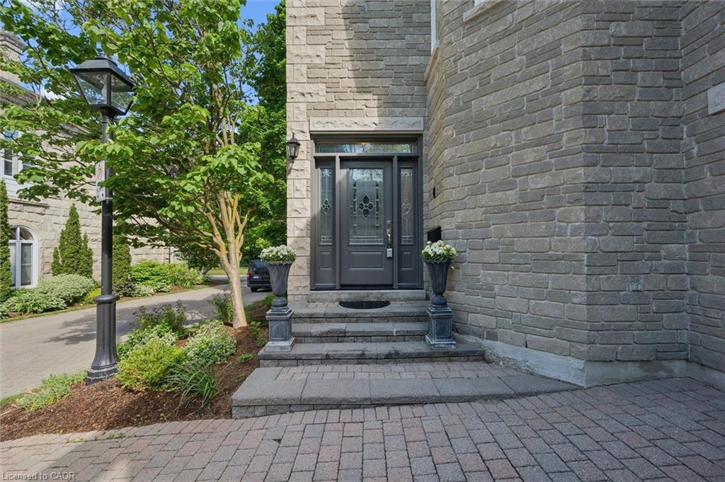 11-25 Manor Park Crescent Unit: 11