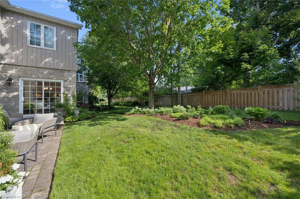 11-25 Manor Park Crescent Unit: 11