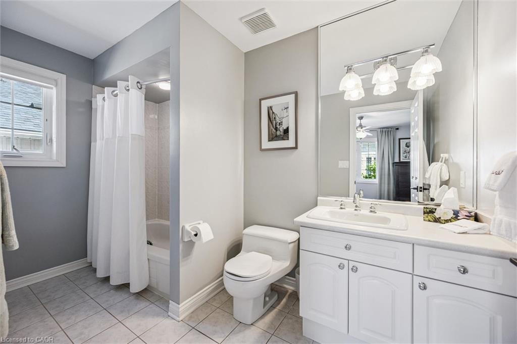 11-25 Manor Park Crescent Unit: 11