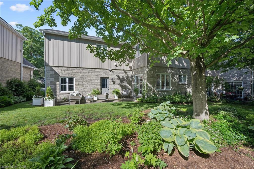 11-25 Manor Park Crescent Unit: 11
