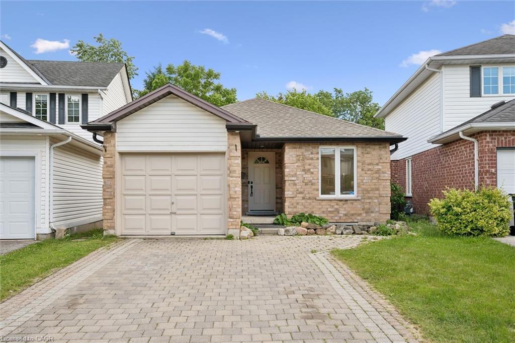 73 Waxwing Crescent