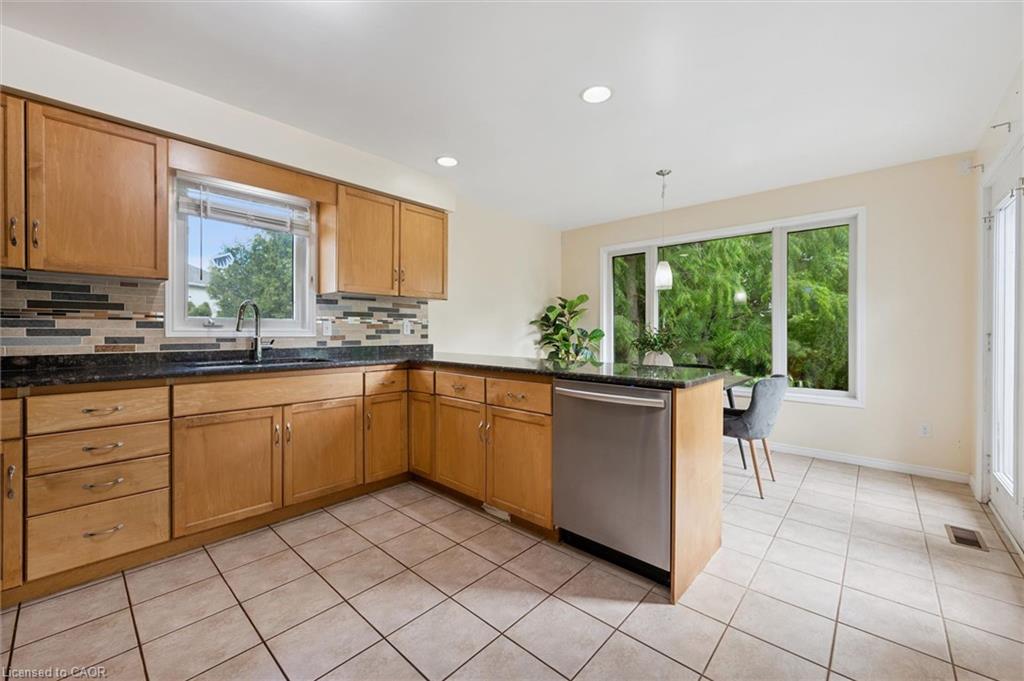 73 Waxwing Crescent
