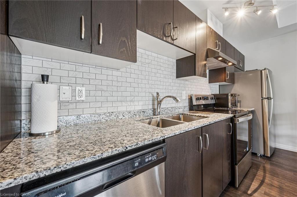 121-35 Kingsbury Square Unit: 121