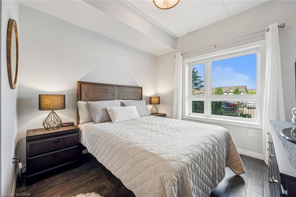 121-35 Kingsbury Square Unit: 121