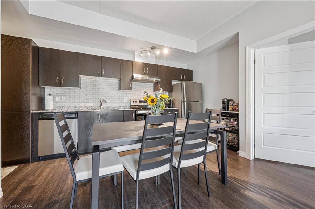 121-35 Kingsbury Square Unit: 121