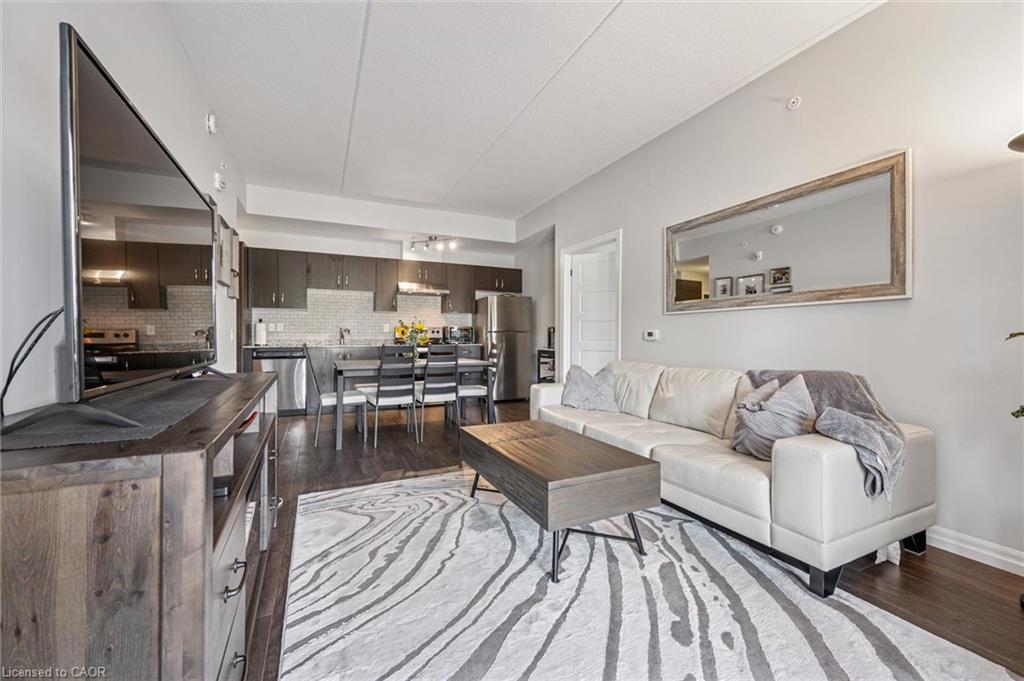121-35 Kingsbury Square Unit: 121