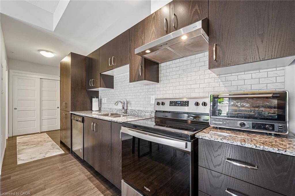 121-35 Kingsbury Square Unit: 121