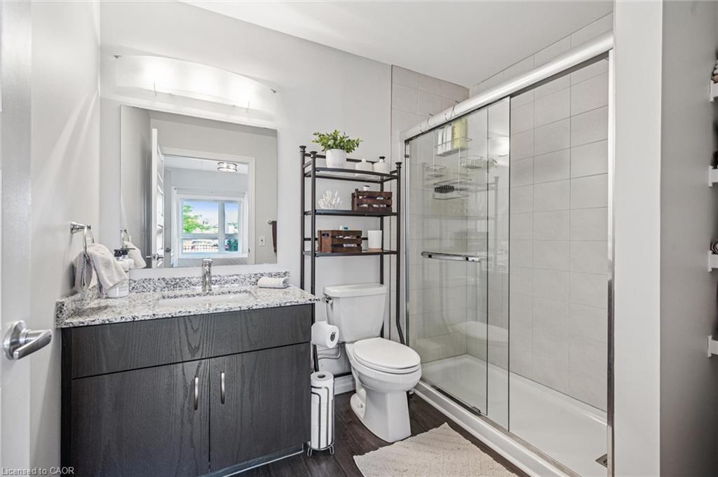 121-35 Kingsbury Square Unit: 121
