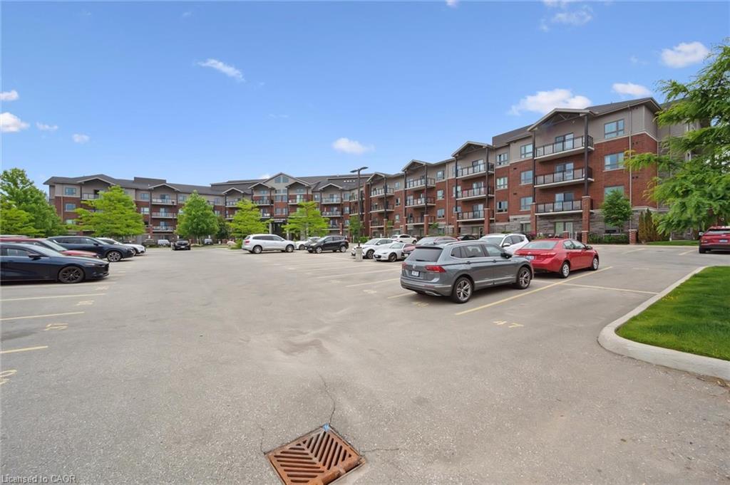 121-35 Kingsbury Square Unit: 121
