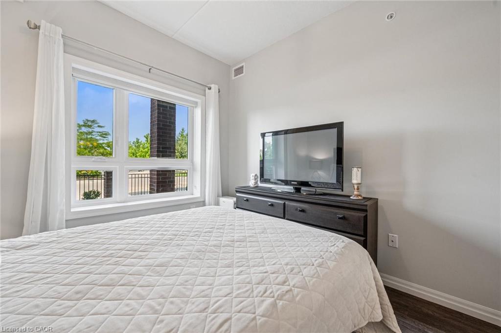 121-35 Kingsbury Square Unit: 121