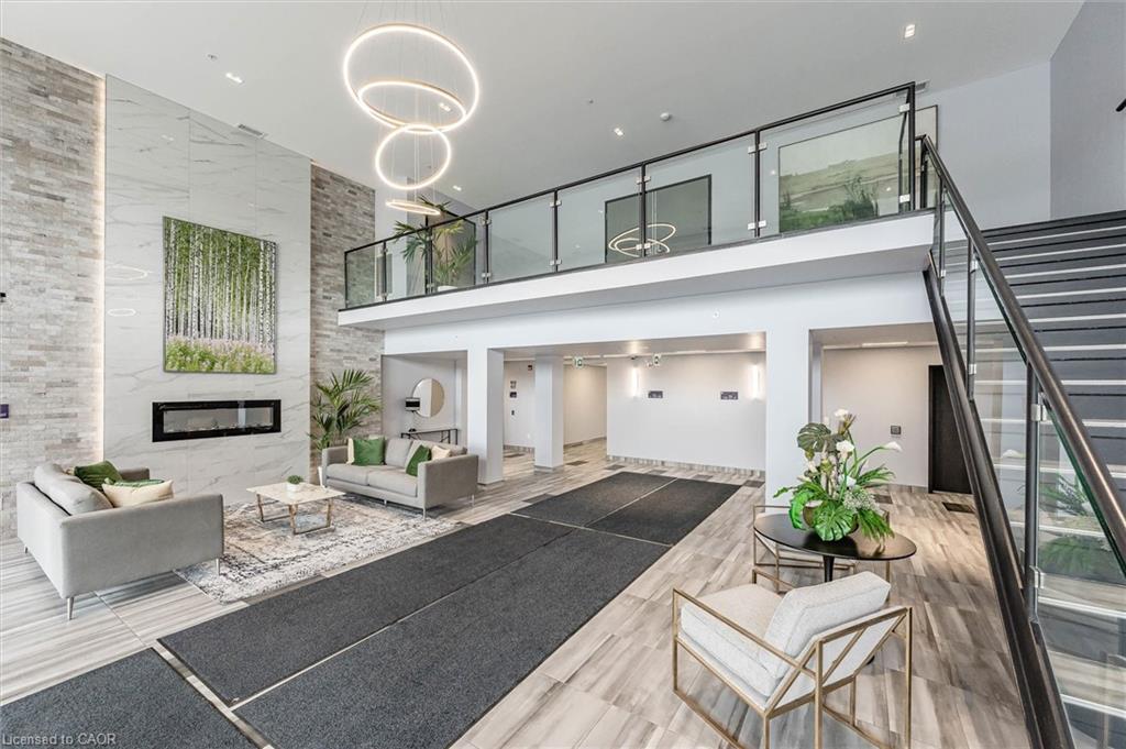121-35 Kingsbury Square Unit: 121