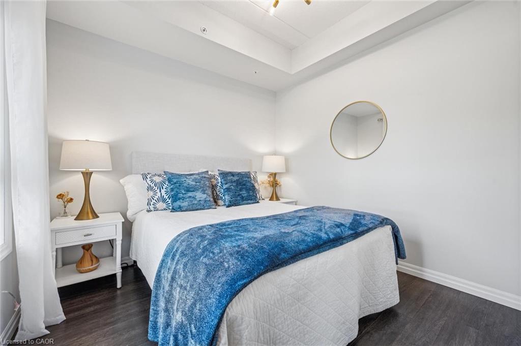 121-35 Kingsbury Square Unit: 121