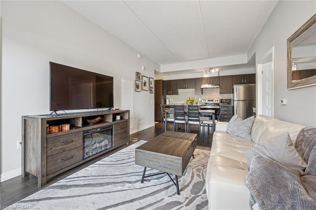 121-35 Kingsbury Square Unit: 121