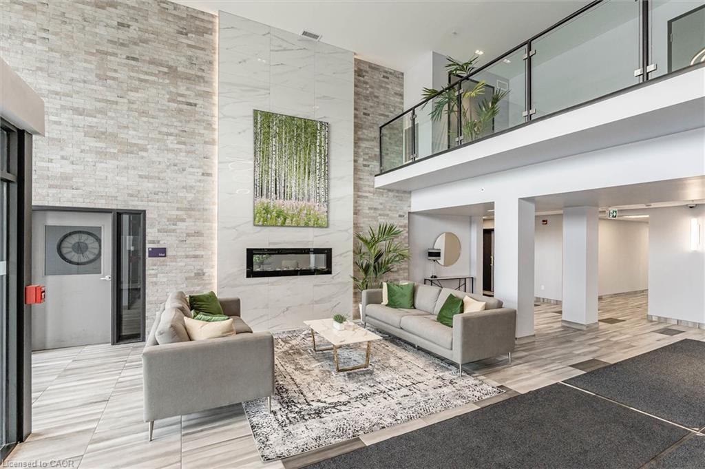 121-35 Kingsbury Square Unit: 121