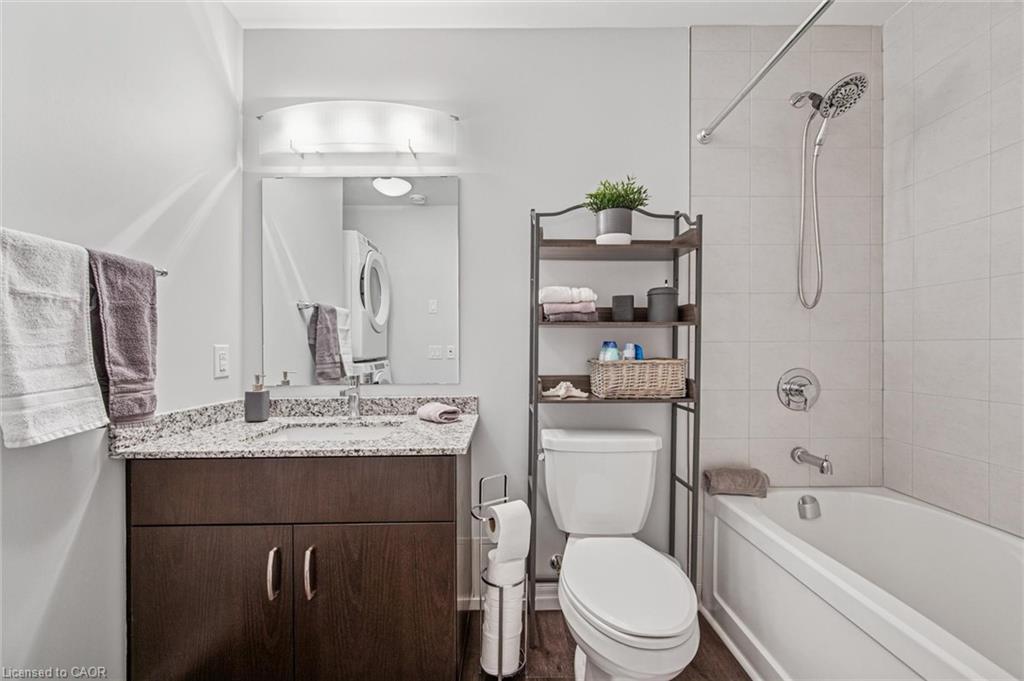 121-35 Kingsbury Square Unit: 121