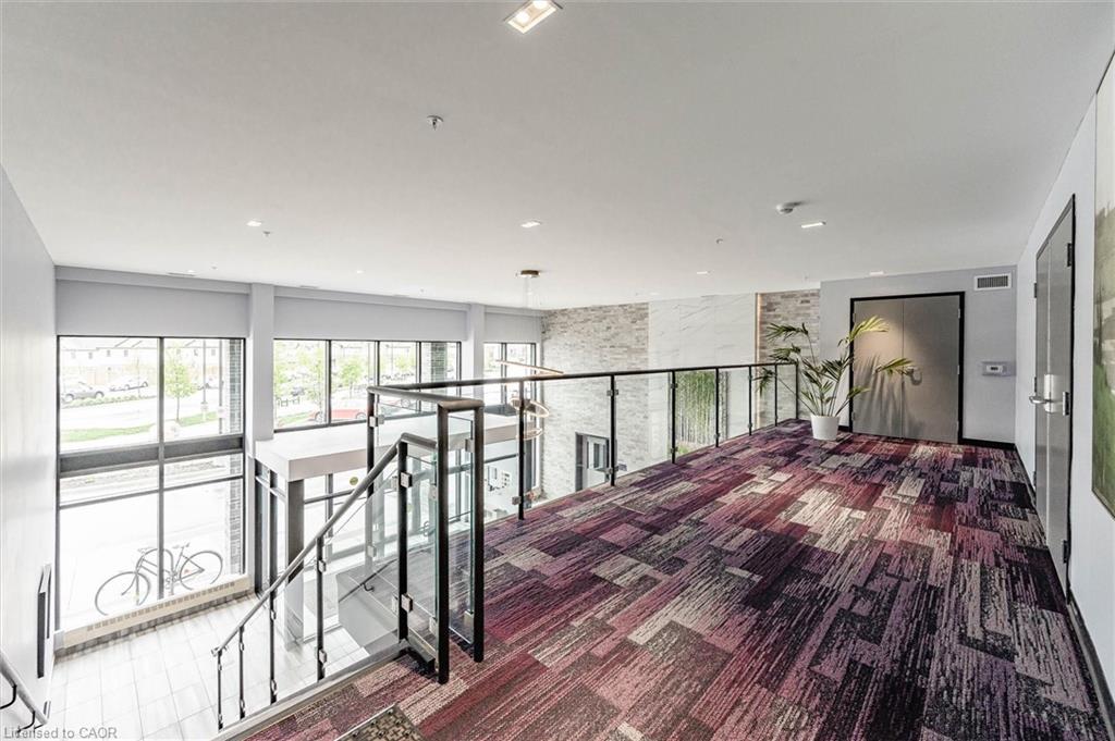 121-35 Kingsbury Square Unit: 121