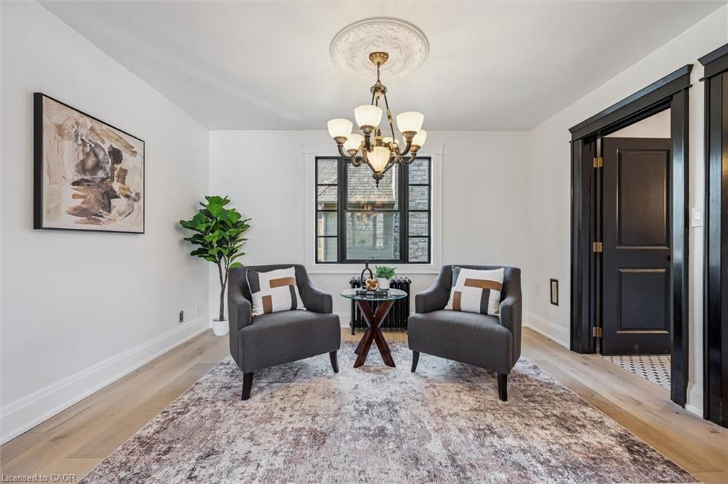87 University Avenue W